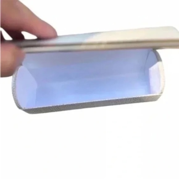 JIMMY CHOO Protective Hard Case for Eyeglasses Cream Reptile Pattern - Picture 4 of 4